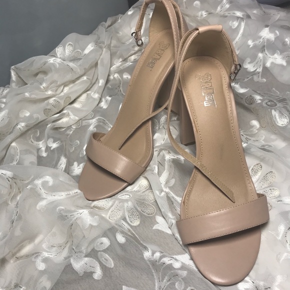 Tan Block Heels - 9 - Picture 2 of 7